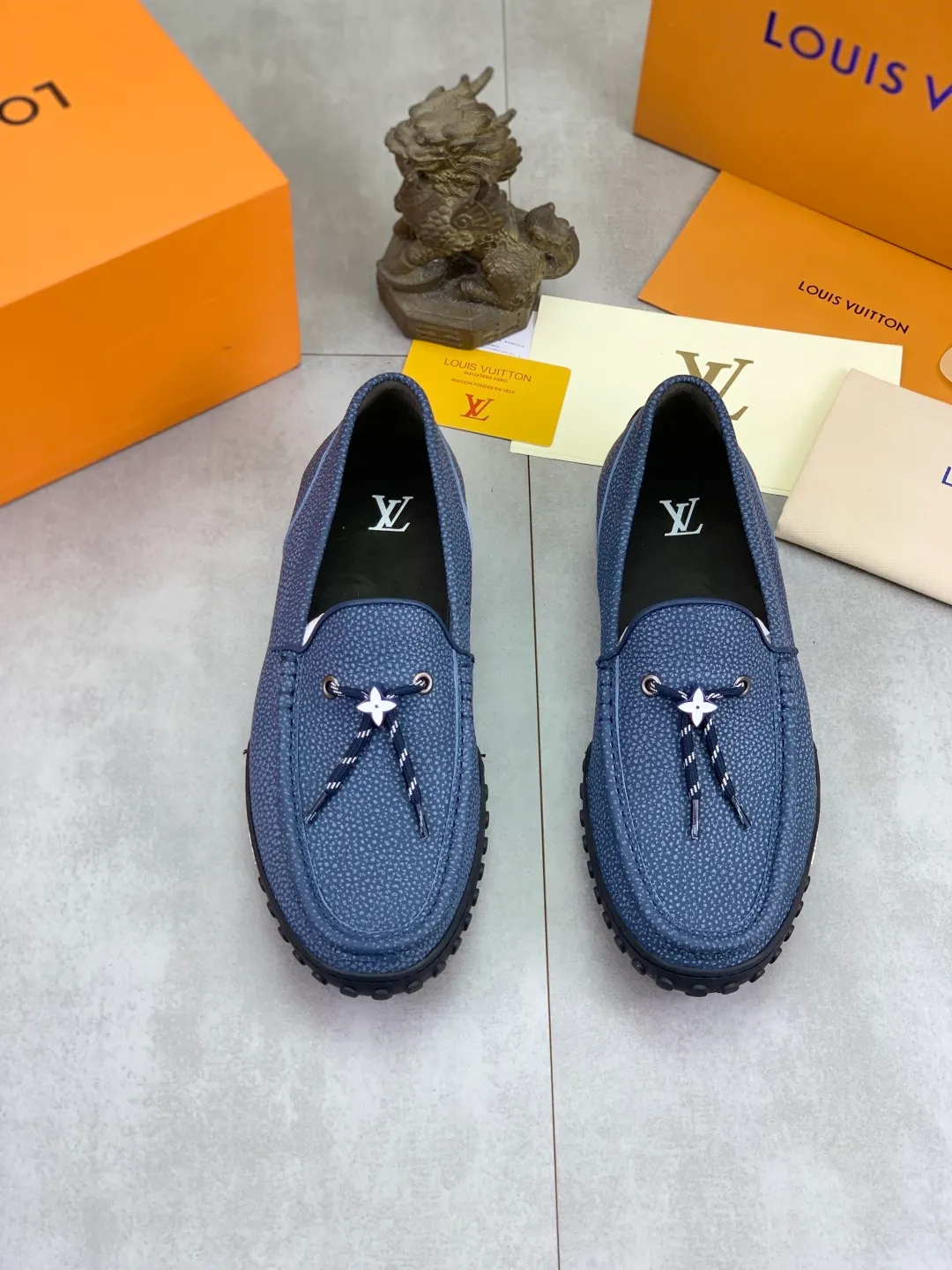 Men's Men's Shoes 💰P640 New Style 💶[LOUIS VUITTON] Water-dyed Niuli Original Order New Style 🍀LV Louis Vuitton *——Top version of LV classic leather shoes! Made of imported original calfskin, original leather side strips and wear-resistant high-end rubber outsole! High quality products! Color: black optional Size: 39-45